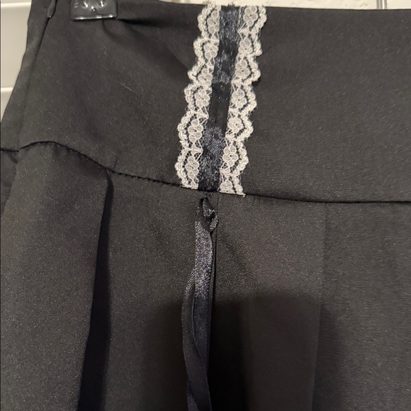 ROMWE Black Skater Skirt with Lace Trim - Picture 5 of 9